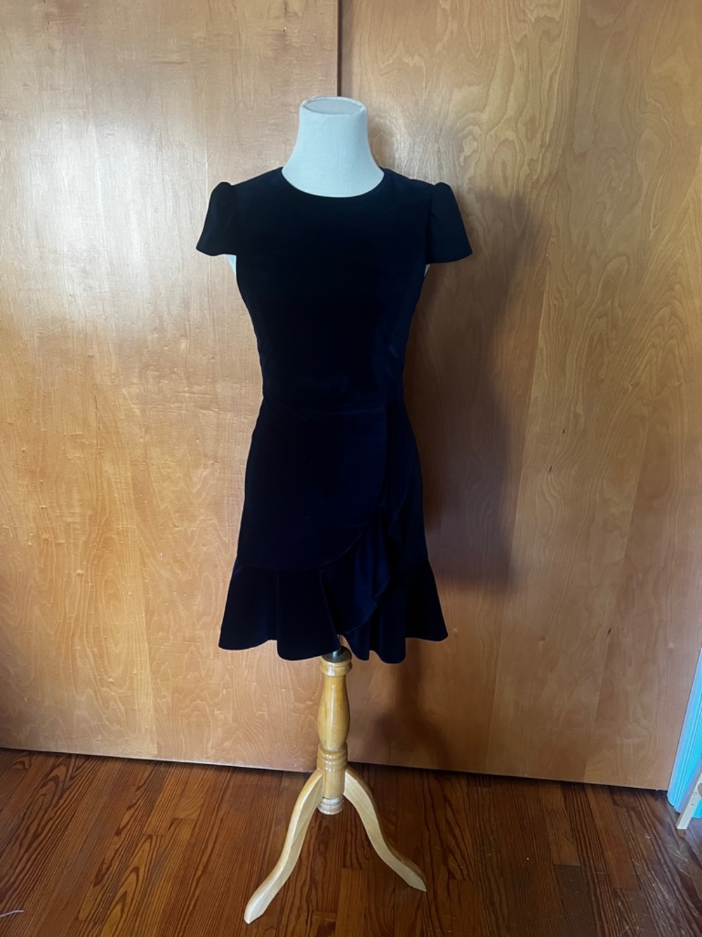 Alice + Olivia velvet navy Short Sleeve Ruffle-Hem Mini Dress - NWT
